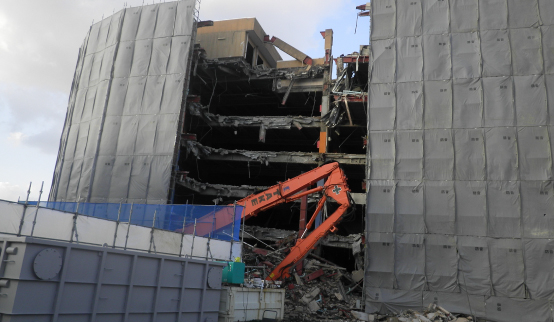 建物解体工事の様子